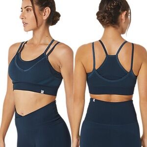ASICS WOMEN'S NAGINO SEAMLESS BRA
New with tags small $70.00